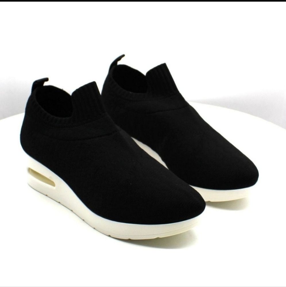 DKNY black size 8.5 Angie Slip on wedge sneaker